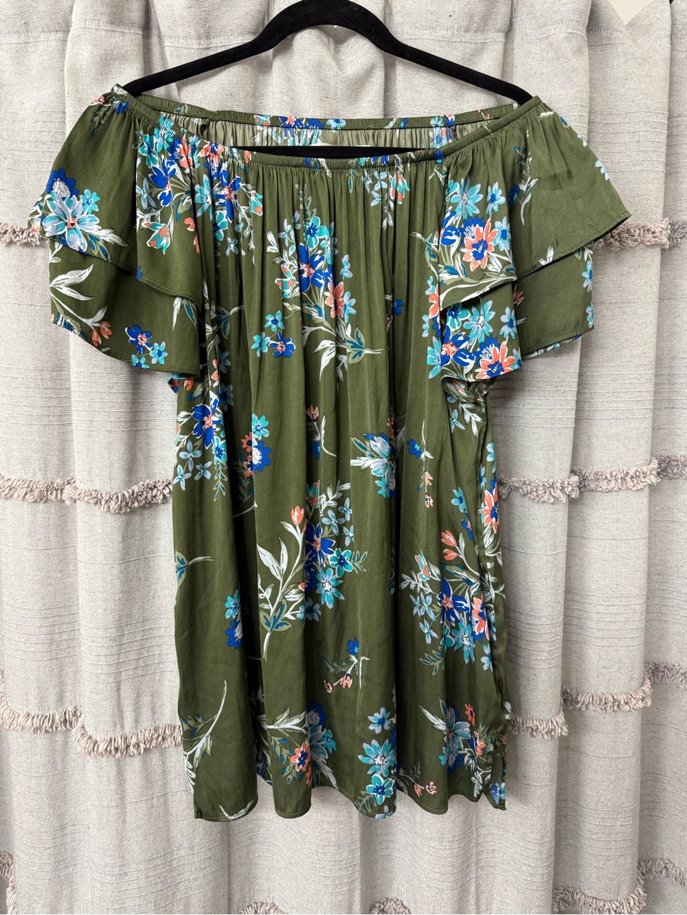 Terra & Sky Olive Green Woman's SIZE 1X Top w/Flutter Sleeve Flowy, Off Shoulder
